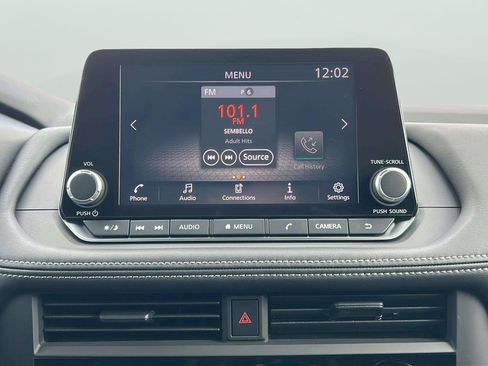 Used 2025 Nissan Rogue S FWD image 26