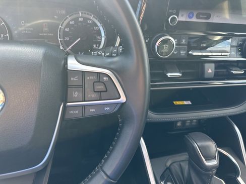 Used 2023 Toyota Highlander L image 11