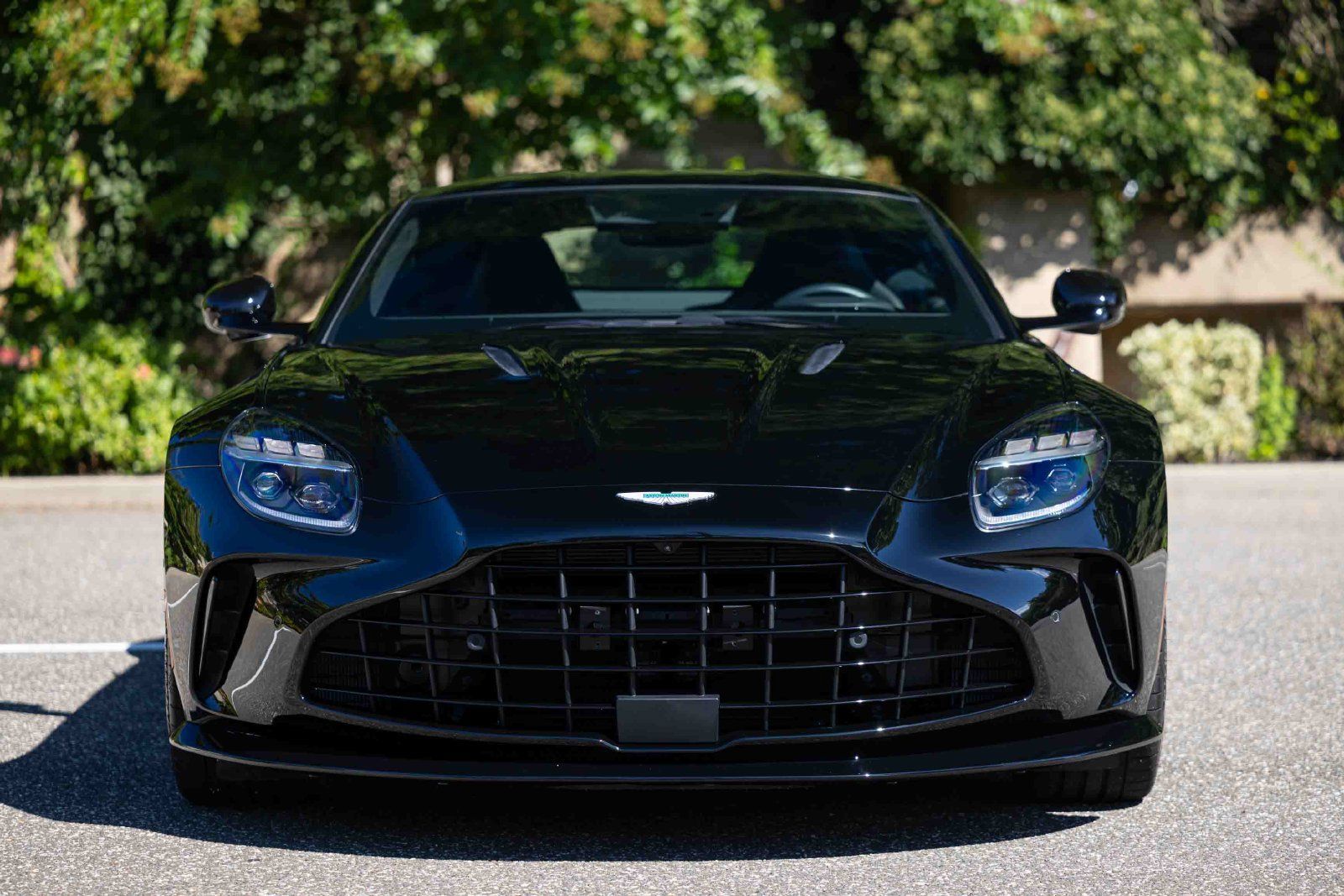 Used 2025 Aston Martin V8 Vantage Coupe RWD image 30
