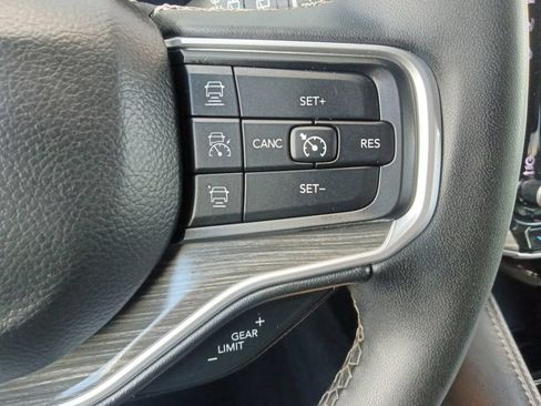 Used 2024 Jeep Wagoneer L Series II RWD image 25