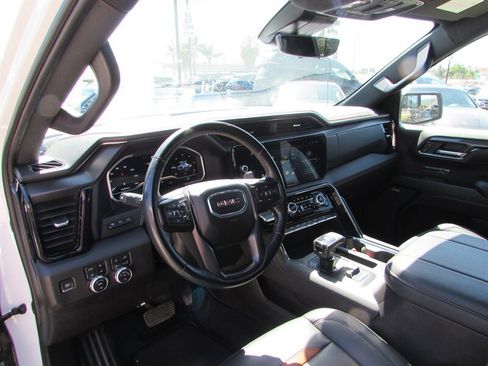 Used 2023 GMC Sierra 1500 AT4 w/ Technology Package AWD/4WD image 14