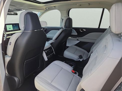 New 2025 Lincoln Aviator Reserve w/ Equipment Group 201A image 9