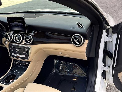 Used 2018 Mercedes-Benz CLA 250 image 17