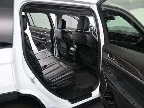 Used 2022 Jeep Grand Cherokee L Limited image 12