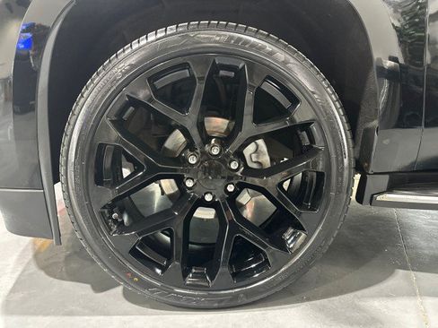 Used 2019 Cadillac Escalade ESV Premium Luxury AWD/4WD image 9