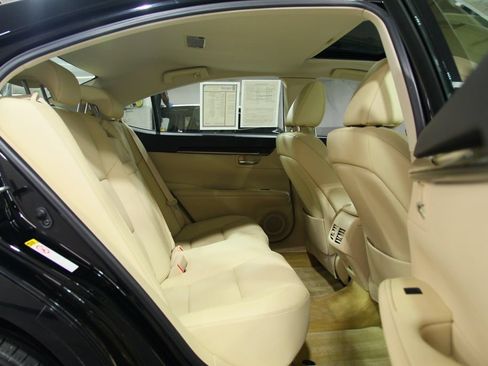 Used 2014 Lexus ES 350 w/ Premium Package FWD image 23