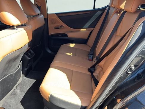 Used 2022 Lexus ES 300h 300h w/ Premium Package image 15