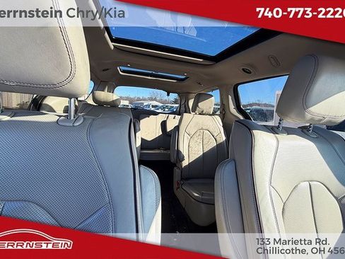 Used 2018 Chrysler Pacifica Limited w/ Tire & Wheel Group image 29