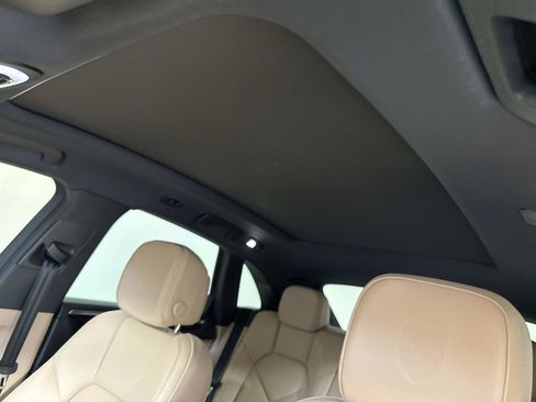 Used 2024 Porsche Macan AWD/4WD image 20