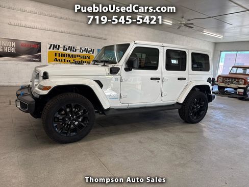 Used 2022 Jeep Wrangler Unlimited Sahara w/ Cold Weather Group AWD/4WD image 1