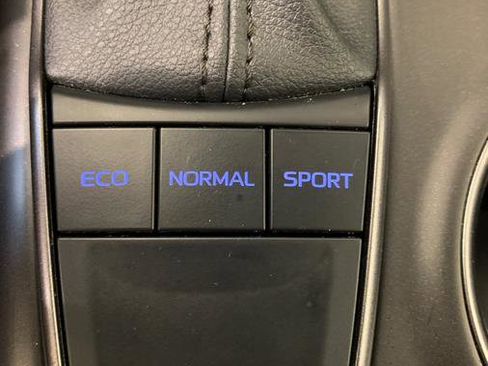 Used 2023 Toyota Camry SE image 31
