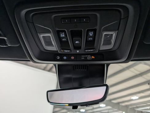 Used 2024 Chevrolet Silverado 3500 High Country w/ High Country Premium Package image 28