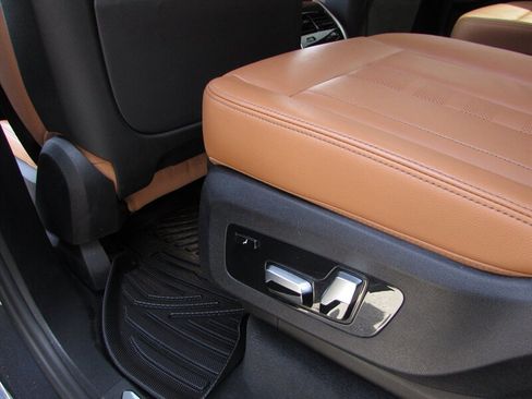 Used 2020 BMW X7 xDrive40i w/ Premium Package image 27