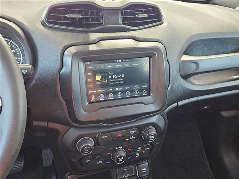 Used 2021 Jeep Renegade Latitude FWD image 12