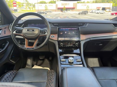 Used 2023 Jeep Grand Cherokee Summit AWD/4WD image 10