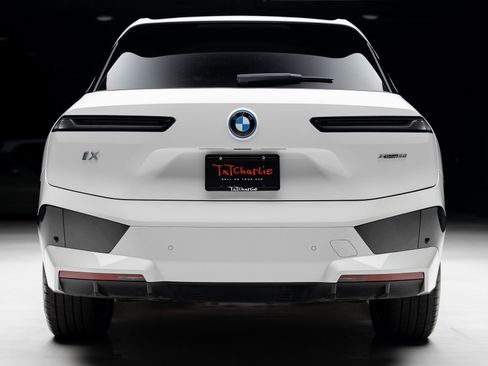 Used 2024 BMW iX xDrive50 w/ Premium Package image 27