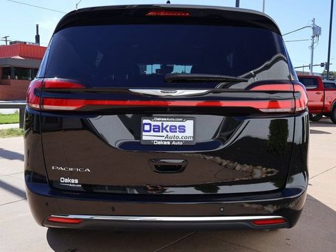 Used 2025 Chrysler Pacifica Select FWD image 6
