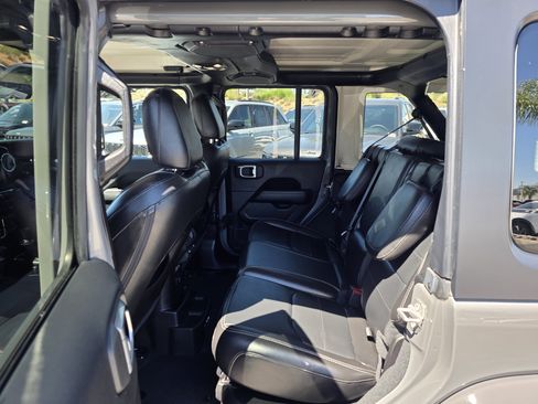 Used 2022 Jeep Wrangler Unlimited Sahara AWD/4WD image 17