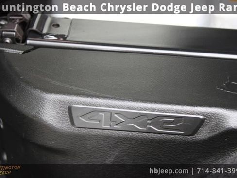 Used 2022 Jeep Wrangler Unlimited Sahara image 43