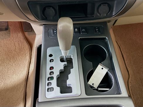 Used 2014 Nissan Armada Platinum image 24