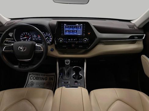 Used 2021 Toyota Highlander XLE image 22