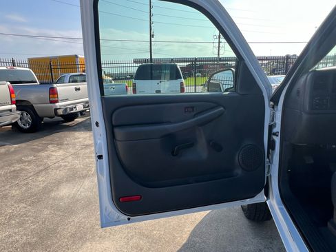 Used 2004 GMC Sierra 2500 W/T image 17