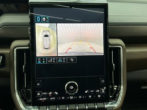 Used 2025 GMC Yukon XL Denali Ultimate image 28