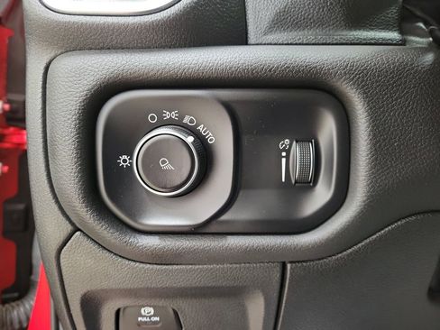 Used 2024 RAM 1500 Laramie image 32