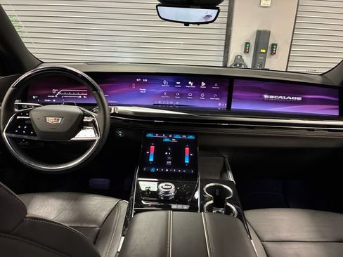 Certified 2025 Cadillac Escalade Sport AWD/4WD image 12