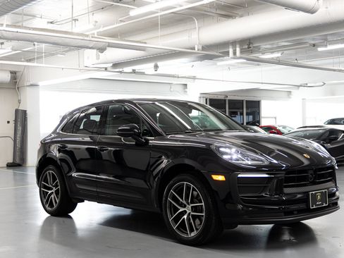 Used 2025 Porsche Macan AWD/4WD image 7