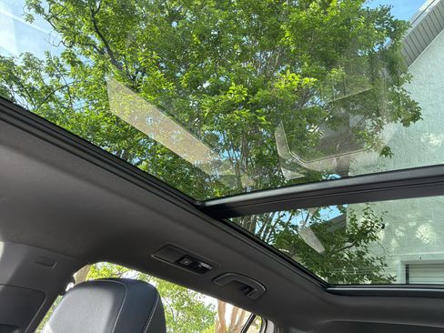 Used 2022 Volkswagen Tiguan SE R-Line image 28