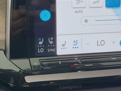 Used 2025 Volkswagen Atlas SE image 21