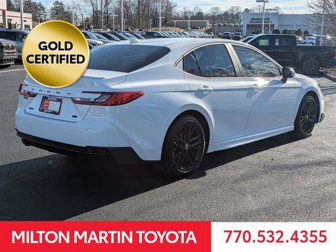 Used 2025 Toyota Camry SE image 4