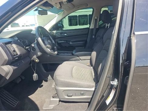 Used 2022 Nissan Pathfinder SV FWD image 4