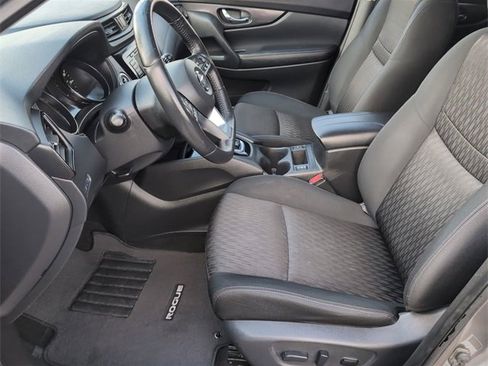 Used 2018 Nissan Rogue SV w/ Premium Package image 19