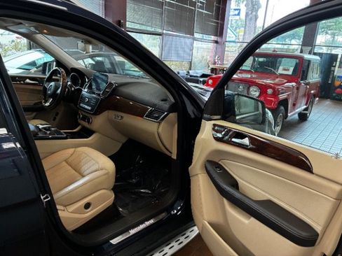 Used 2018 Mercedes-Benz GLS 450 4MATIC w/ Premium Package image 33