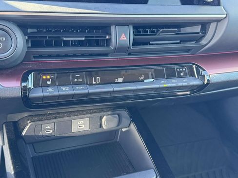Used 2024 Toyota Prius Prime FWD image 27