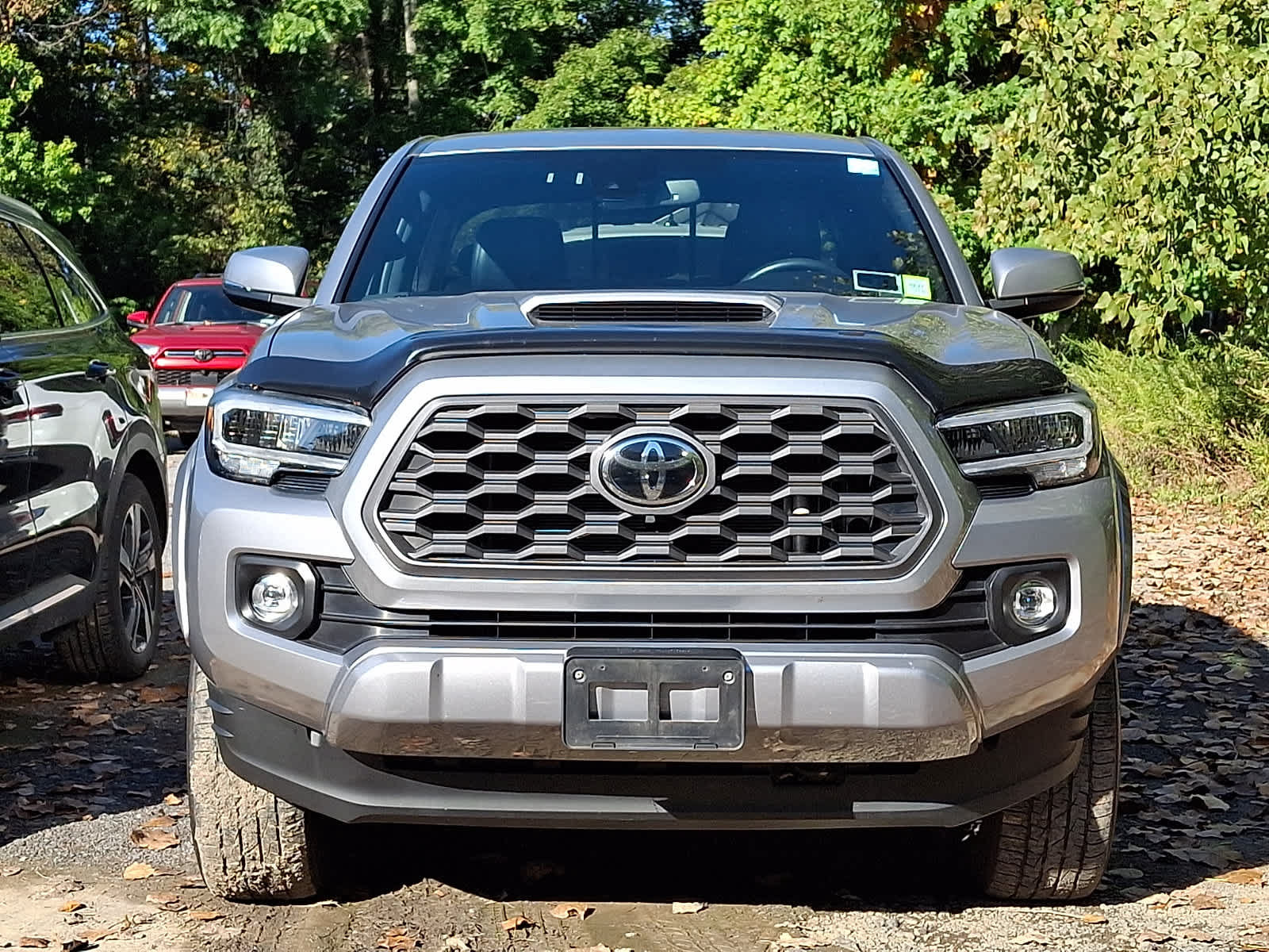 Used 2020 Toyota Tacoma TRD Sport w/ TRD Premium Sport Package AWD/4WD image 3