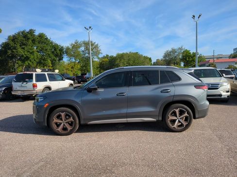 Certified 2025 Volkswagen Tiguan SE image 2