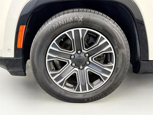 Used 2022 Jeep Wagoneer Series III image 30