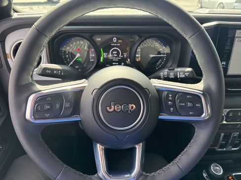 Certified 2025 Jeep Wrangler Unlimited Sahara w/ Safety Group image 21