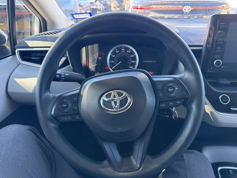 Used 2022 Toyota Corolla LE image 7