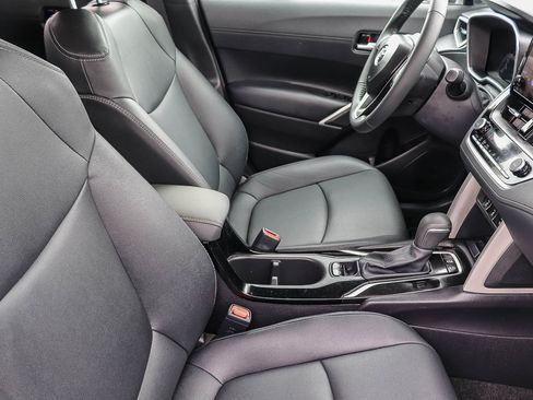 Used 2025 Toyota Corolla Cross XLE w/ Convenience Package AWD/4WD image 19