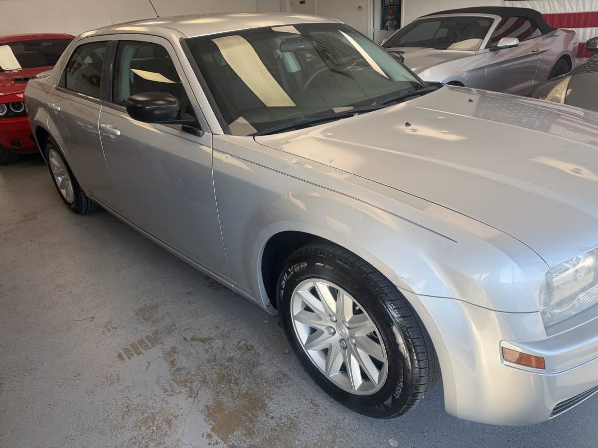 Used 2008 Chrysler 300 LX RWD image 3