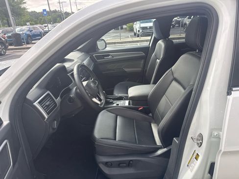 Used 2023 Volkswagen Atlas Cross Sport SE w/ Panoramic Sunroof Package FWD image 20