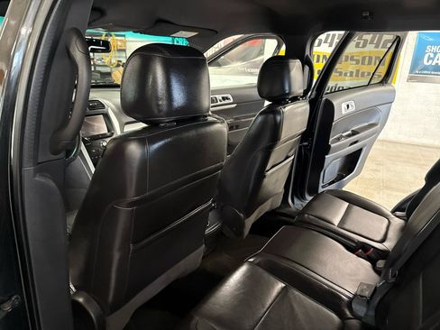 Used 2015 Ford Explorer XLT w/ Equipment Group 202B AWD/4WD image 29