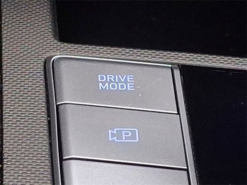 Certified 2025 Hyundai Elantra SE image 23