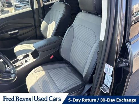 Used 2017 Ford Escape SE w/ Equipment Group 201A AWD/4WD image 16
