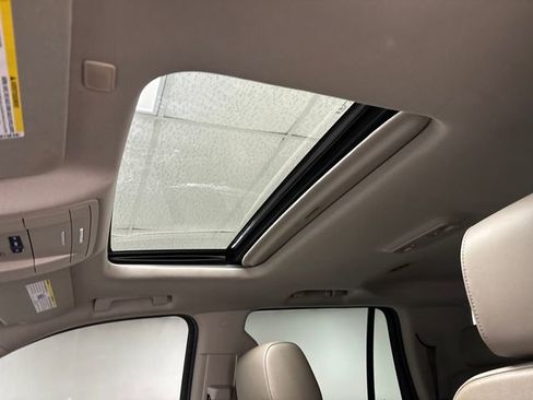 Used 2019 GMC Yukon SLT w/ Premium Edition image 39