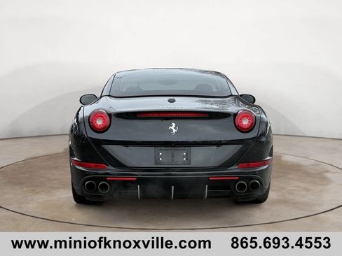 Used 2016 Ferrari California T image 4